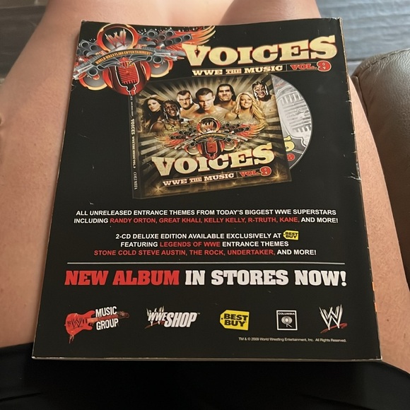 WWE WrestleMania 25th Anniversary Magazine 2009 - Picture 2 of 4